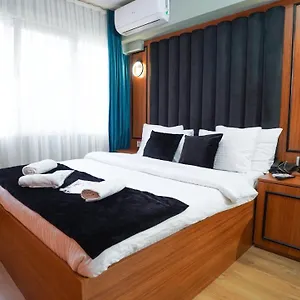 Luka Hotel